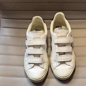 VEJA Recife Logo Wonen’s Shoes/Sneakers White/Black